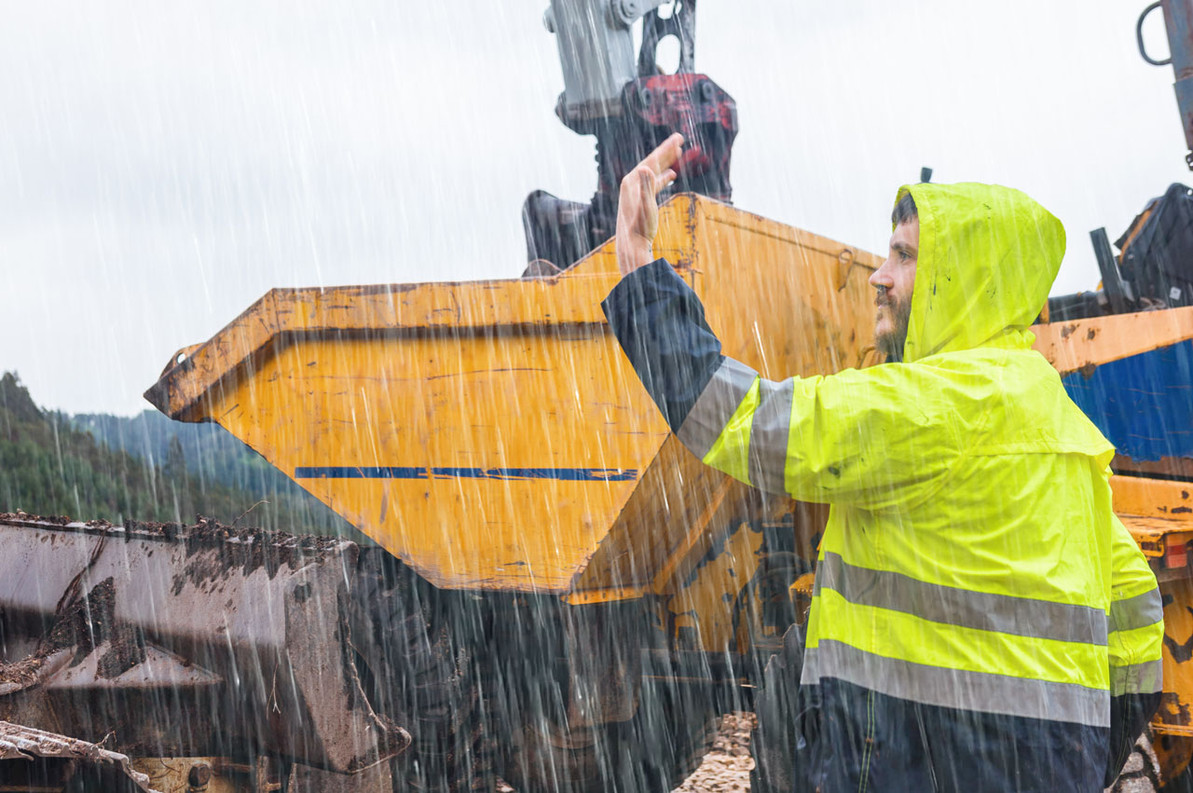 How To Choose Wet Weather Safety Apparel