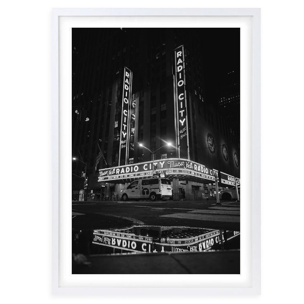 Wall Art's Radio City Music Hall Large 105cm x 81cm Framed A1 Art Print 