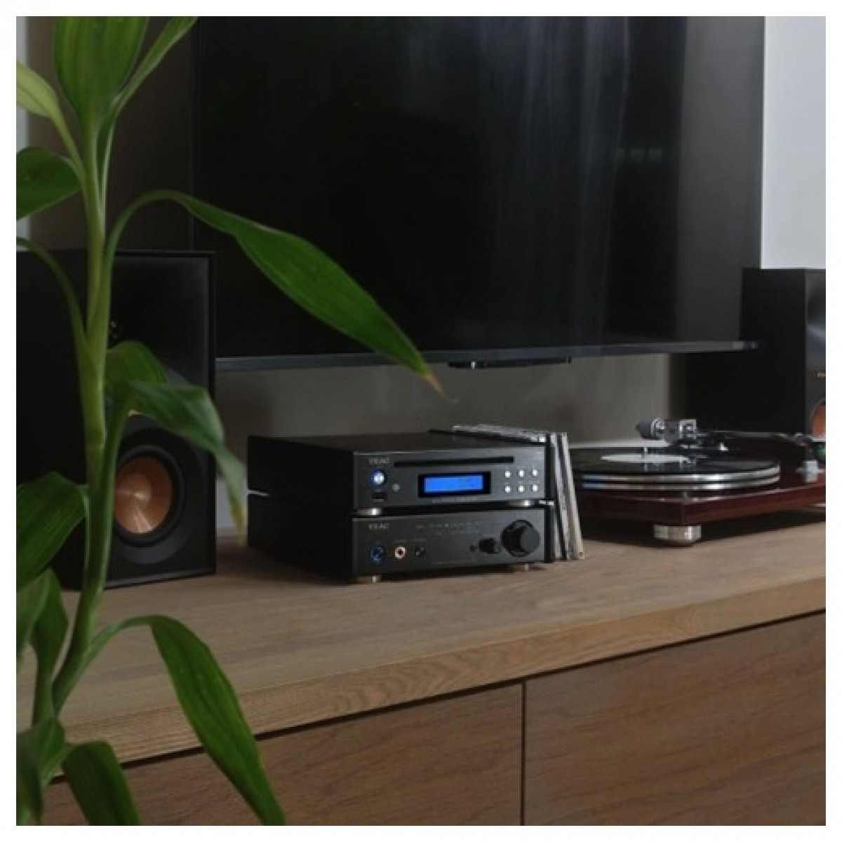TEAC AI-303 USB DAC Amplifier - Black