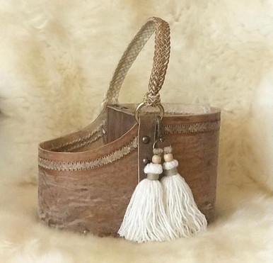 Matera de Cuero & Lana con Mango Trenzado Leather Mate Basket with Braided Handle - Bag for Mate Vessel & Thermo (No Mate or Thermo Included)