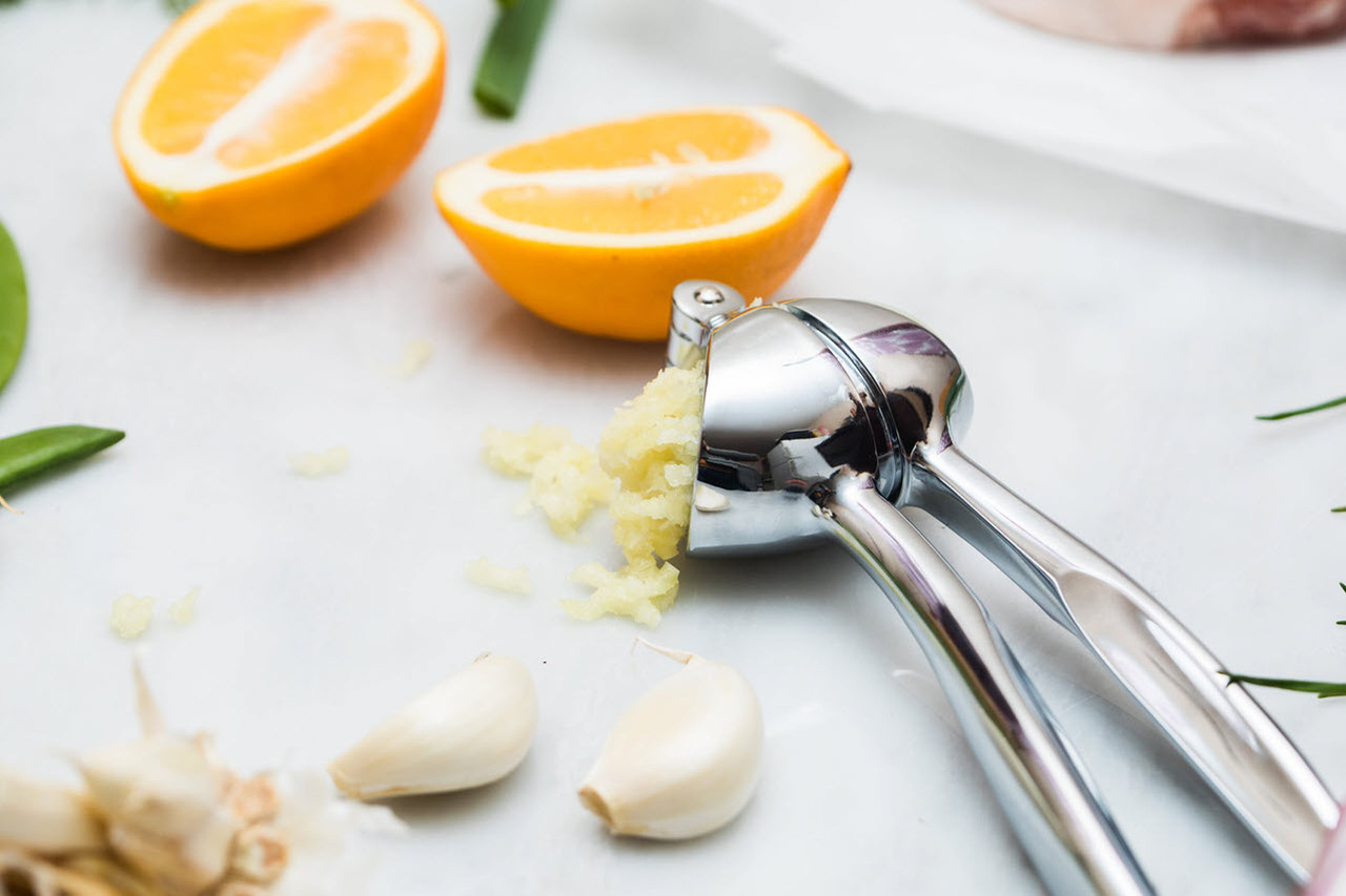 RSVP Jona's Easy Clean Garlic Press 