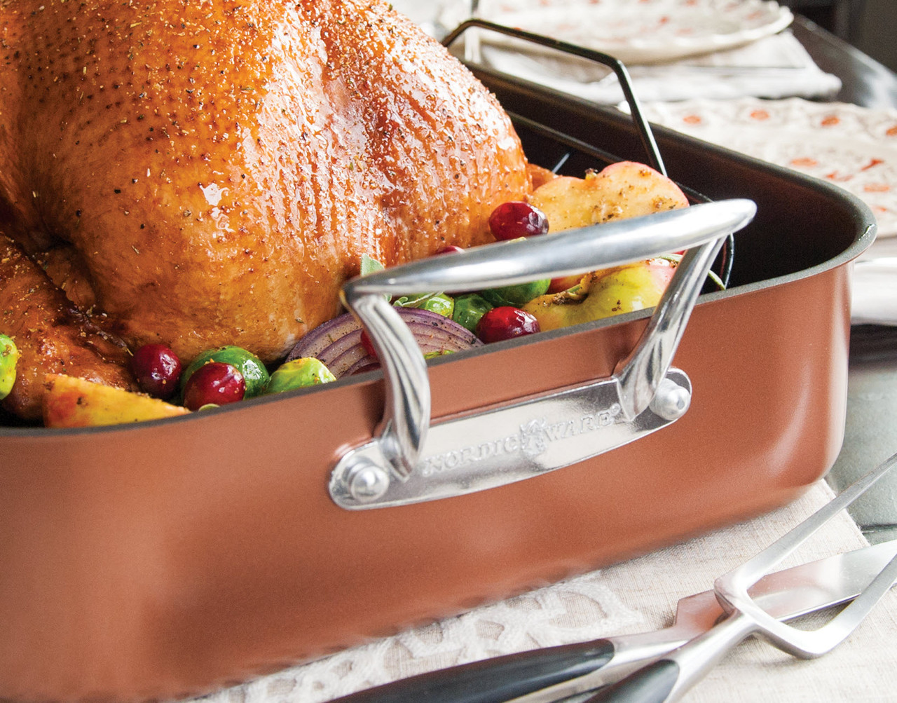 https://cdn11.bigcommerce.com/s-21kj3ntgv1/images/stencil/1280x1280/products/453/1530/NordicWare-Turkey-Roasting-Pan-with-Rack-Non-Stick-with-Food__92588.1693871021.jpg?c=2