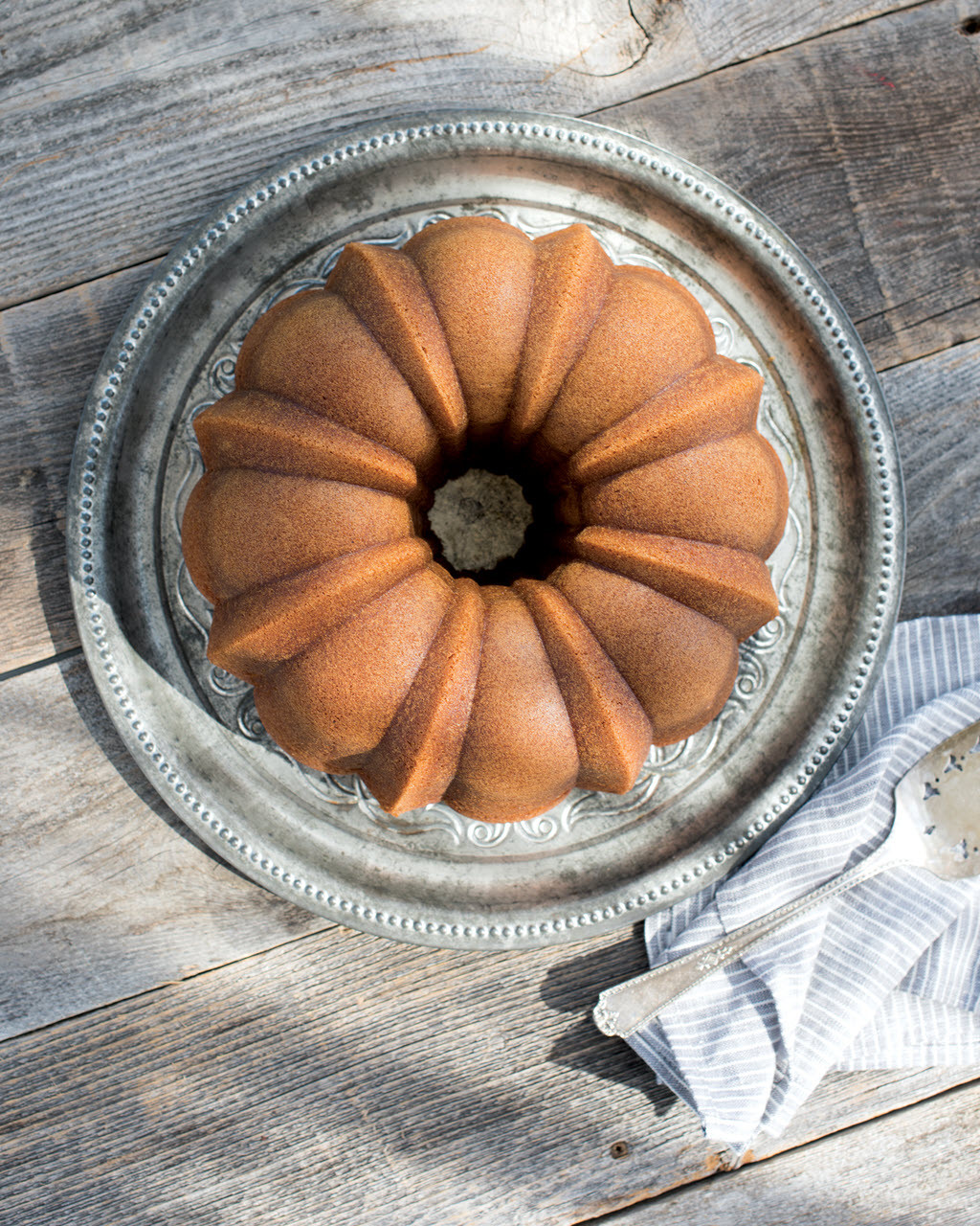 NordicWare - Original Sparkling Silver Bundt Pan