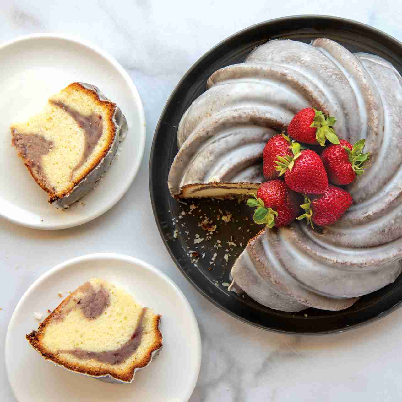 Nordic Ware Swirl Bundt Pan - Thumbnail 3