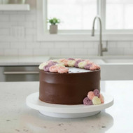 Cake Decorating: A Beginner's Guide to Turntables