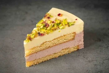 Looma's Pre-Sliced Vanilla Sponge & Raspberry Cake (GF) Slice View