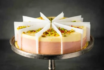 Looma's Pre-Sliced Vanilla Sponge & Raspberry Cake (GF)