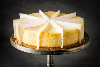 Looma's Pre-Sliced New York Style Baked Cheesecake
