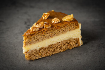 Looma's Pre-Sliced Classic Carrot Cake Slice View