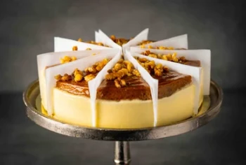 Looma's Pre-Sliced Classic Carrot Cake