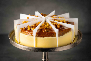 Looma's Pre-Sliced Classic Carrot Cake