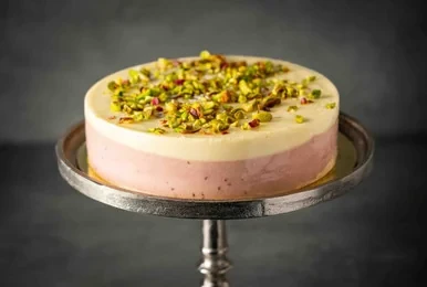 Looma's Vanilla Sponge & Raspberry Cake (GF)