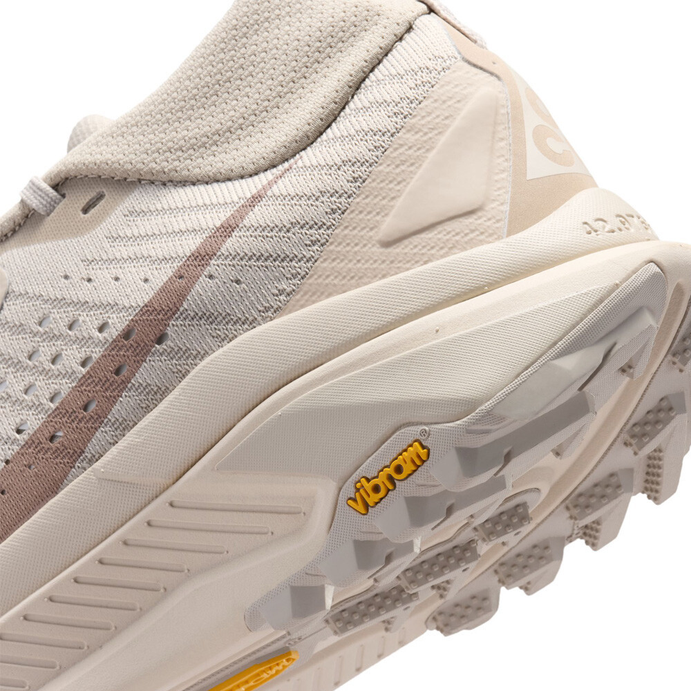 Nike ACG Zegama Women's Trail Running Shoes | Cream Ii/Safety Orange/Light Orewood Brown — photo 9