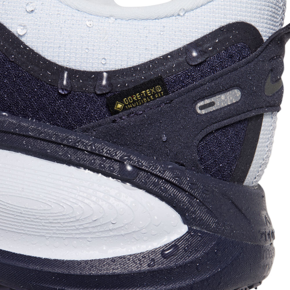 Nike Vomero 18 GORE-TEX Men's Running Shoes | Football Grey/Metallic Dark Grey/Gridiron — photo 11