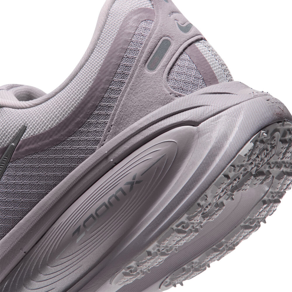 Nike Vomero 18 GORE-TEX Women's Running Shoes | Vast Grey/Silver Lilac/Metallic Silver — photo 9