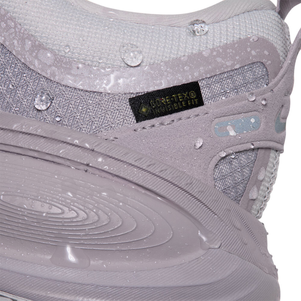 Nike Vomero 18 GORE-TEX Women's Running Shoes | Vast Grey/Silver Lilac/Metallic Silver — photo 10
