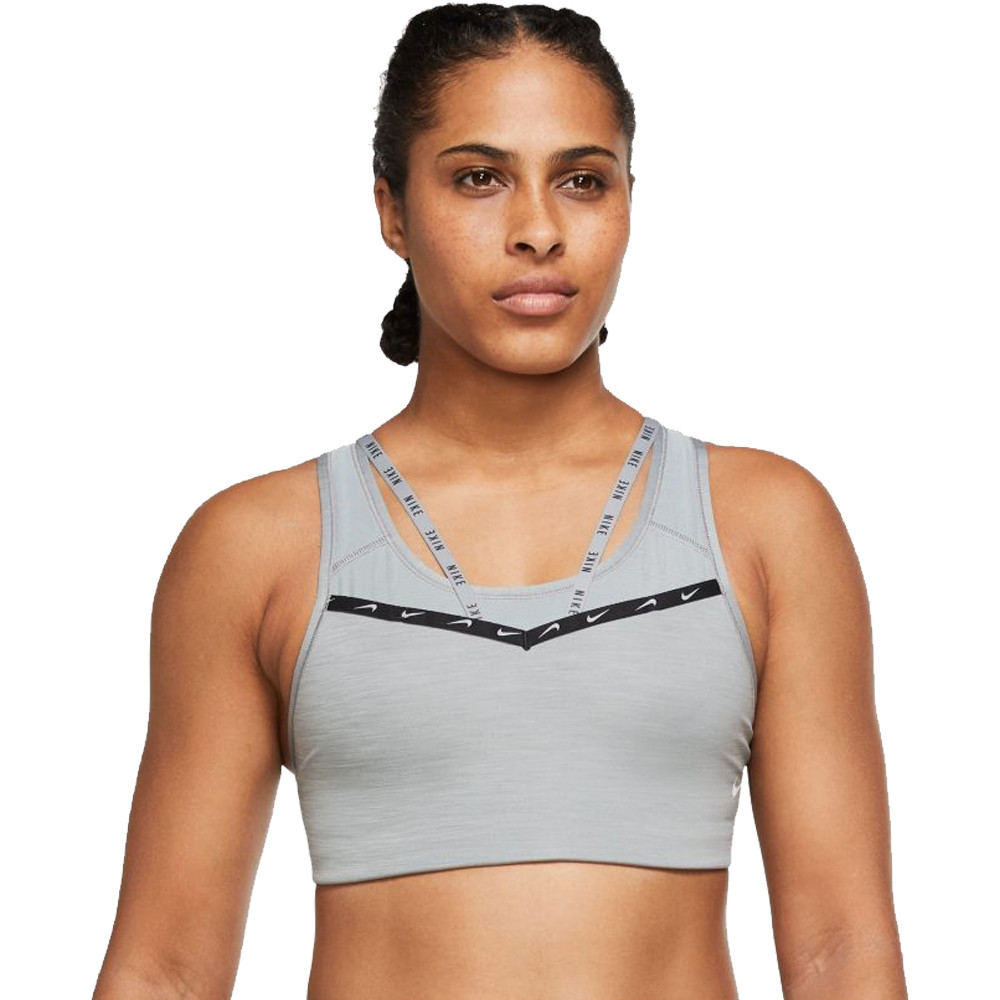 Nike Dri-FIT Swoosh sujeción media 1 pieza Pad Strappy sujetador deportivo - HO21 Nike Dri-FIT Swoosh sujeción media 1 pieza Pad Strappy sujetador deportivo - HO21