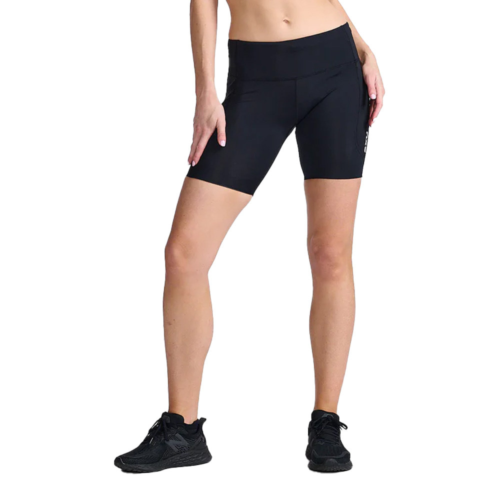 2XU Aero Mid-Rise compresión 6 pulgada para mujer pantalones cortos - AW23