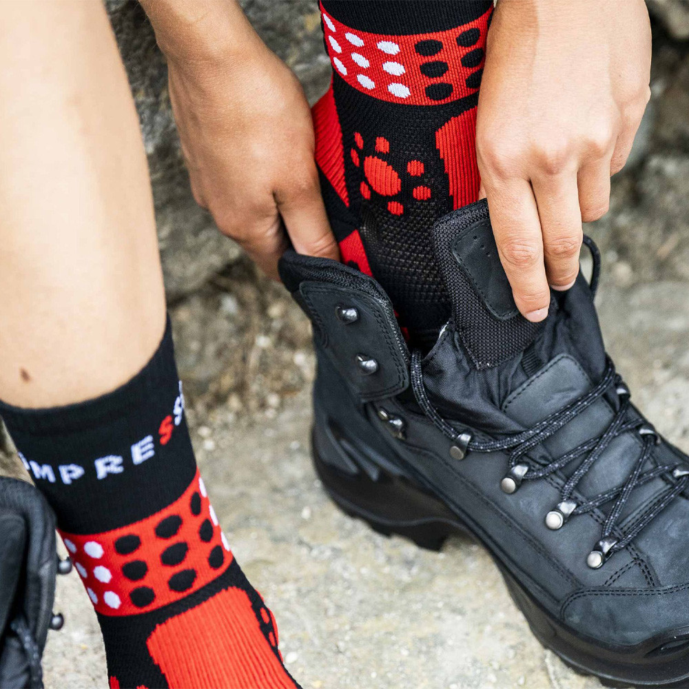 COMPRESSPORT Fast Hiking Socks – Calzini Da Corsa E Trekking Unisex, Adulto (Nero/Rosso/Bianco)