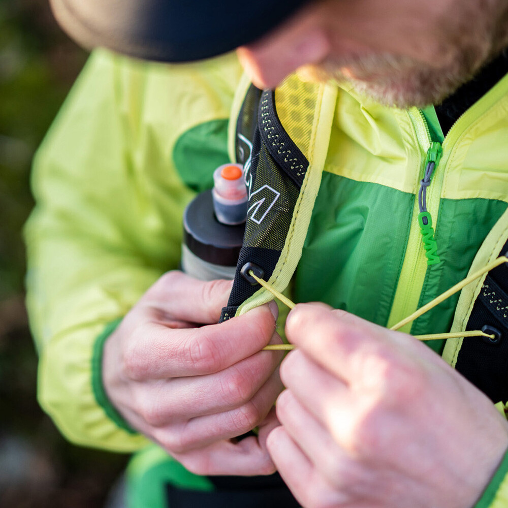 OMM TrailFire running débardeur with 2 x 350ml Flexi Flask Bottles - SS24