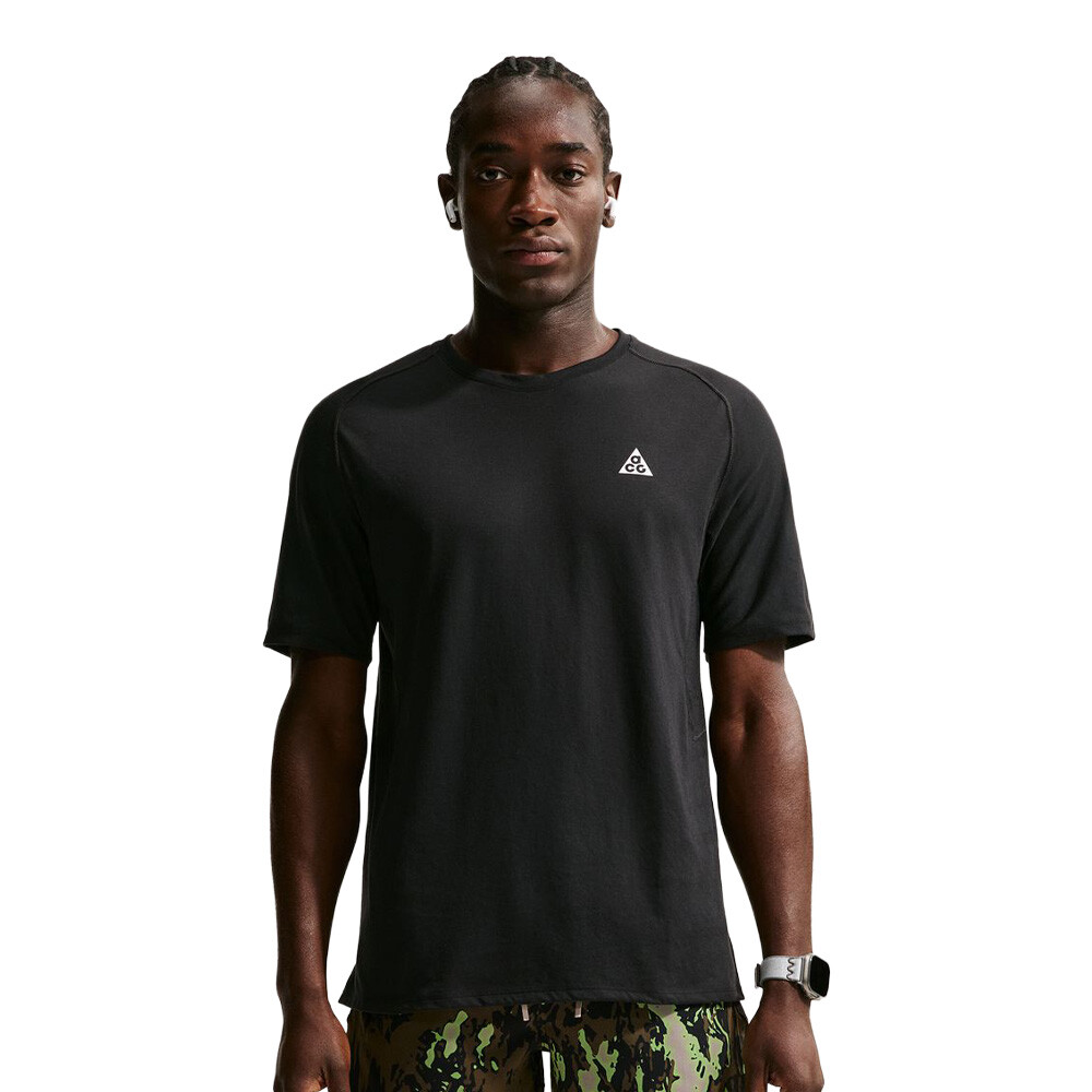 Nike ACG Dri-FIT ADV Solar Chase Herren Trail Lauf-T-Shirt - SP26 Nike ACG Dri-FIT ADV Solar Chase Herren Trail Lauf-T-Shirt - SP26