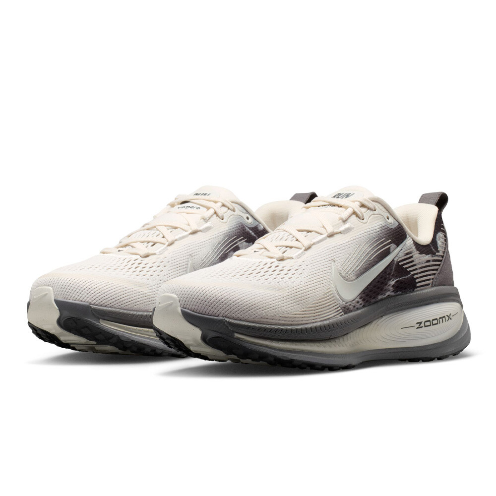 Nike Vomero 18 SE Women's Running Shoes - SU26