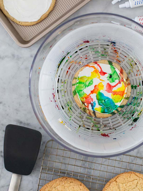 How to Make Tie Dye Cookies with a Salad Spinner How to Make Tie Dye Cookies with a Salad Spinner
