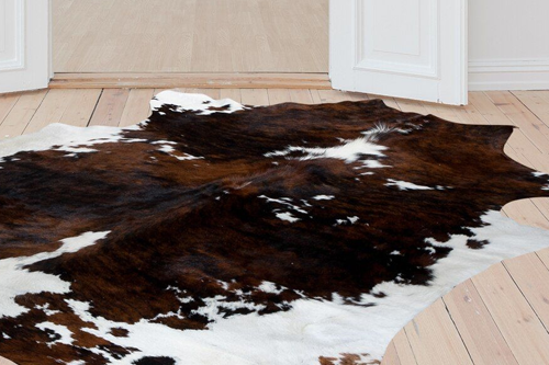 How to Decorate Around a Cowhide Rug 