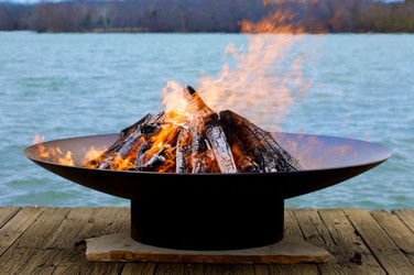 ​Comparing Wood Burning and Gas Burning Fire Pits: The Pros and Cons