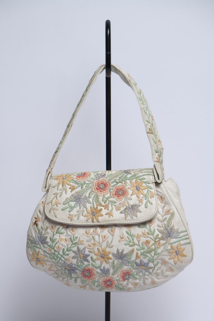 small embroidered bag cute vintage 70s Marheta floral embroidery vinyl handbag