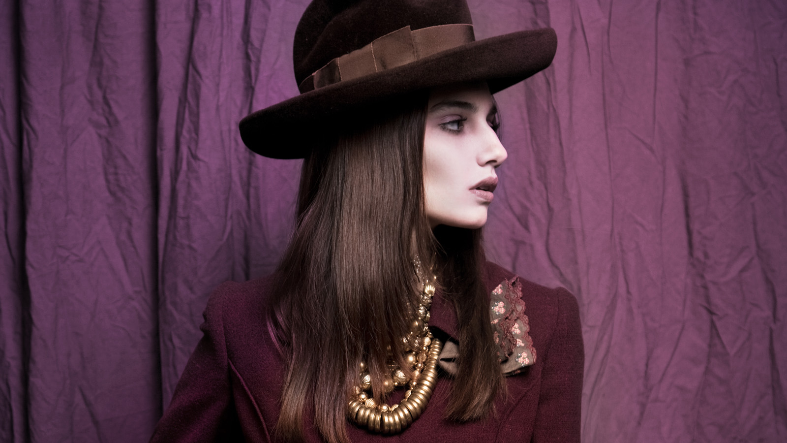 Online vintage shop, The Rabbit Hole vintage clothing Miami fashion editorial brown hat