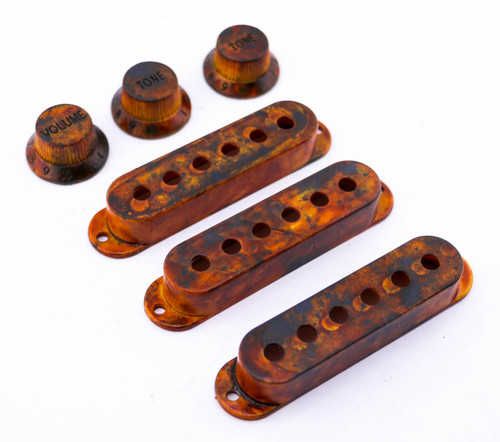 AGP ™ - Relic Fender ® Stratocaster Aged Pickups Covers 50/50/52mm and Knobs #1162514