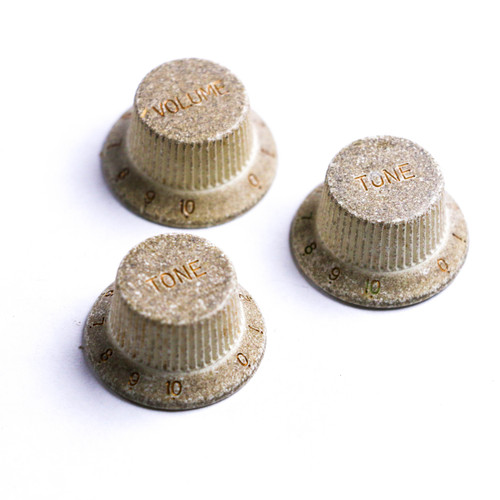 AGP ™ - Aged Relic Stratocaster ® Volume Tone Knobs 6mm Split Shafts #128261