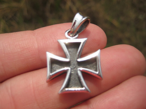 925 Silver Iron Cross Symbol of Bravery Pendant necklace A22