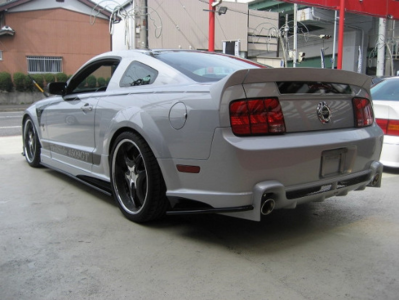 AE101-04S VeilSide 2005-2009 Ford Mustang GT USA Model FRP Rear