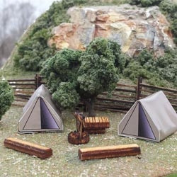 Osborn Model Kits - Ho Tents + Camp Scene - 1113