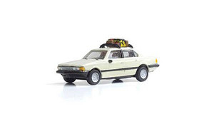 Woodland Scenics - HO Family Vacation Sedan - 5370 Woodland Scenics - HO Family Vacation Sedan - 5370