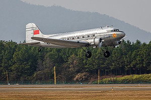 Trumpeter Models - DC-3 Transport Aircraft 1:48 - 5813 Trumpeter Models - DC-3 Transport Aircraft 1:48 - 5813