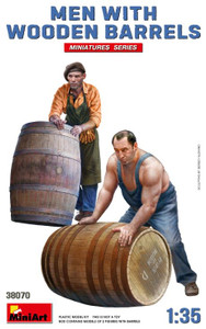 Mini Art Models - Men w/2 wooden barrels 1:35 - 38070