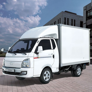 Academy Models - Hyundai Porter II Box Truck 1:24 - 15145