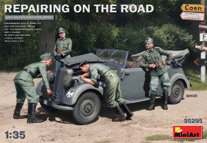 Mini Art Models - Repairing on the Road Type 70 1:35 - 35295