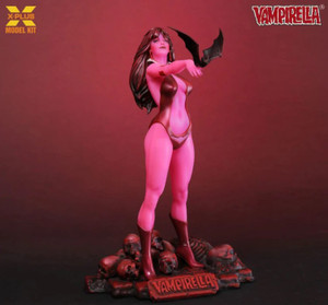 X-Plus Models - Vampirella Jose Gonzalez Version 1:8 - 200018