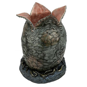 Neca - Life-Size Foam Replicas - Alien - 1/1 Scale Facehugger & Xenomorph Egg w/ LED Lights Neca - Life-Size Foam Replicas - Alien - 1/1 Scale Facehugger & Xenomorph Egg w/ LED Lights