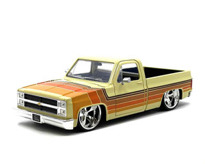 Jada 1:24 1985 Chevrolet C10 Pickup With Cartelli Wheels Beige Just Trucks Mijo Exclusives Limited Edition 2,400 Pieces- Diecast Jada 1:24 1985 Chevrolet C10 Pickup With Cartelli Wheels Beige Just Trucks Mijo Exclusives Limited Edition 2,400 Pieces- Diecast