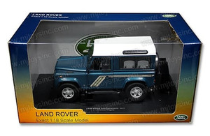 Universal Hobbies 1:18 Land Rover Defender 90 Station Wagon- Diecast