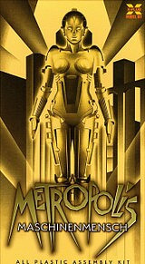 X-Plus Models - Metropolis Maria GOLD Edition 1:8 - 200037