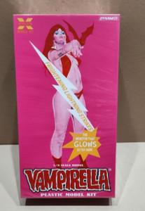 X-Plus Models - Vampirella Jose Gonzalez Version Glo 1:8 - 200212
