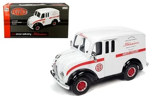 Auto World 1:24 1950 Divco Delivery - Schwinn (white With Red) - Diecast