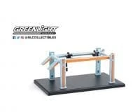 Greenlight 1:64 Auto Body Shop Series 1 - Four Post Lift Gulf - Diecast