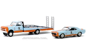 Greenlight 1:64 H.d. Trucks Series 18 - 1967 Chevrolet C-30 Ramp Truck Gulf Oil With 1967 Chevrolet Camaro Gulf Oil #6 (light Blue/orange) - Diecast